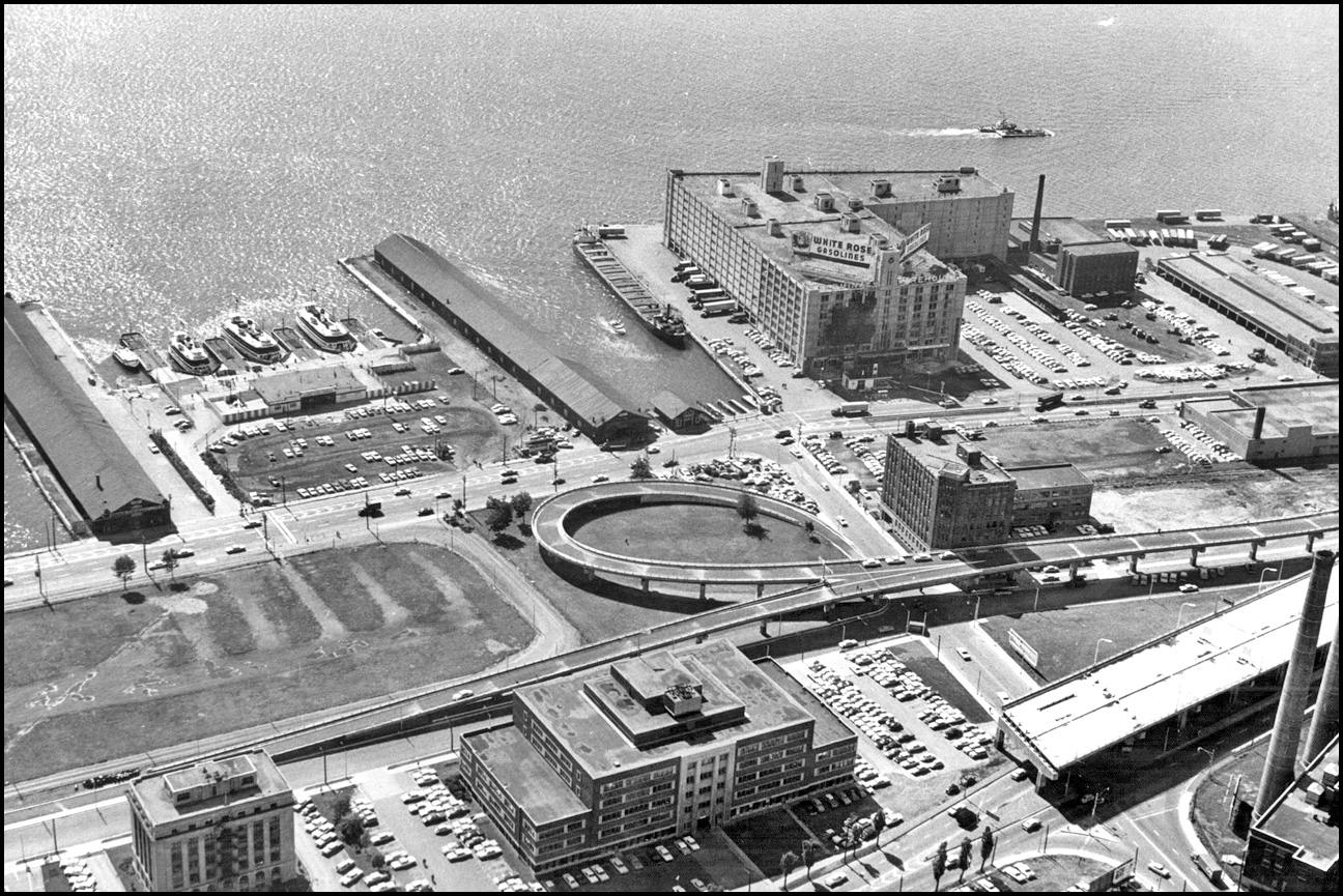 York St off-ramp 1964.jpg