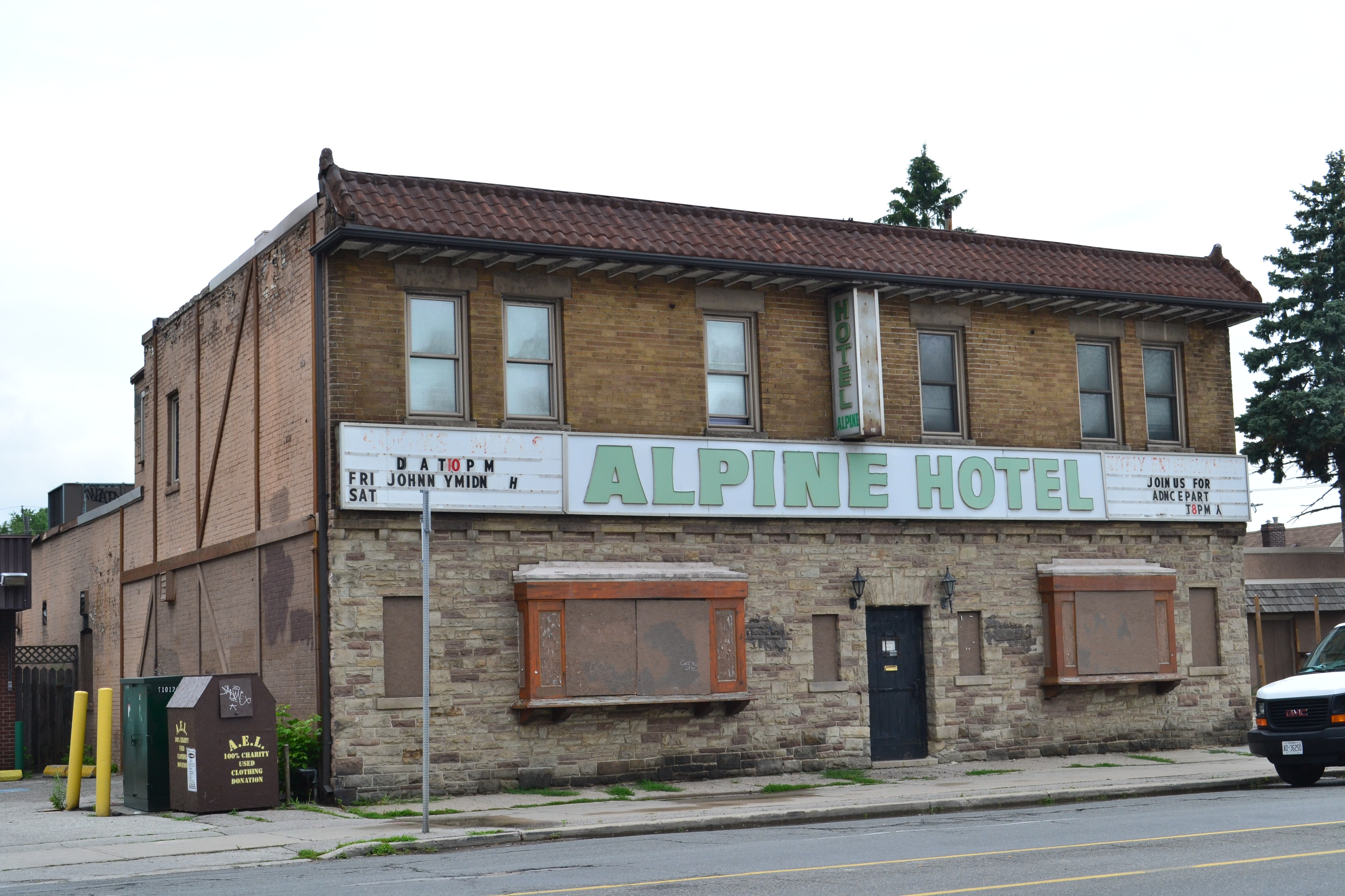 Teeple Architects Condo Reimagines Site of Defunct Alpine Hotel |  UrbanToronto