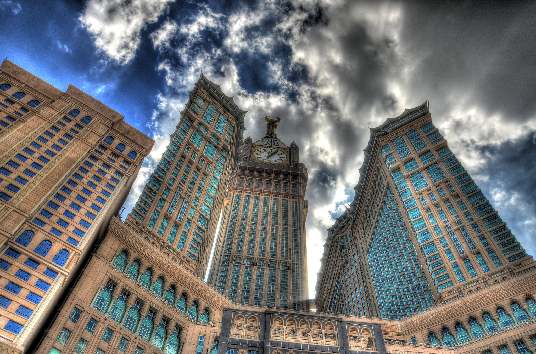 Огромную 7. Abraj al Bait. Abraj al Bait Towers. Makkah Tower. Abraj al Bait building.