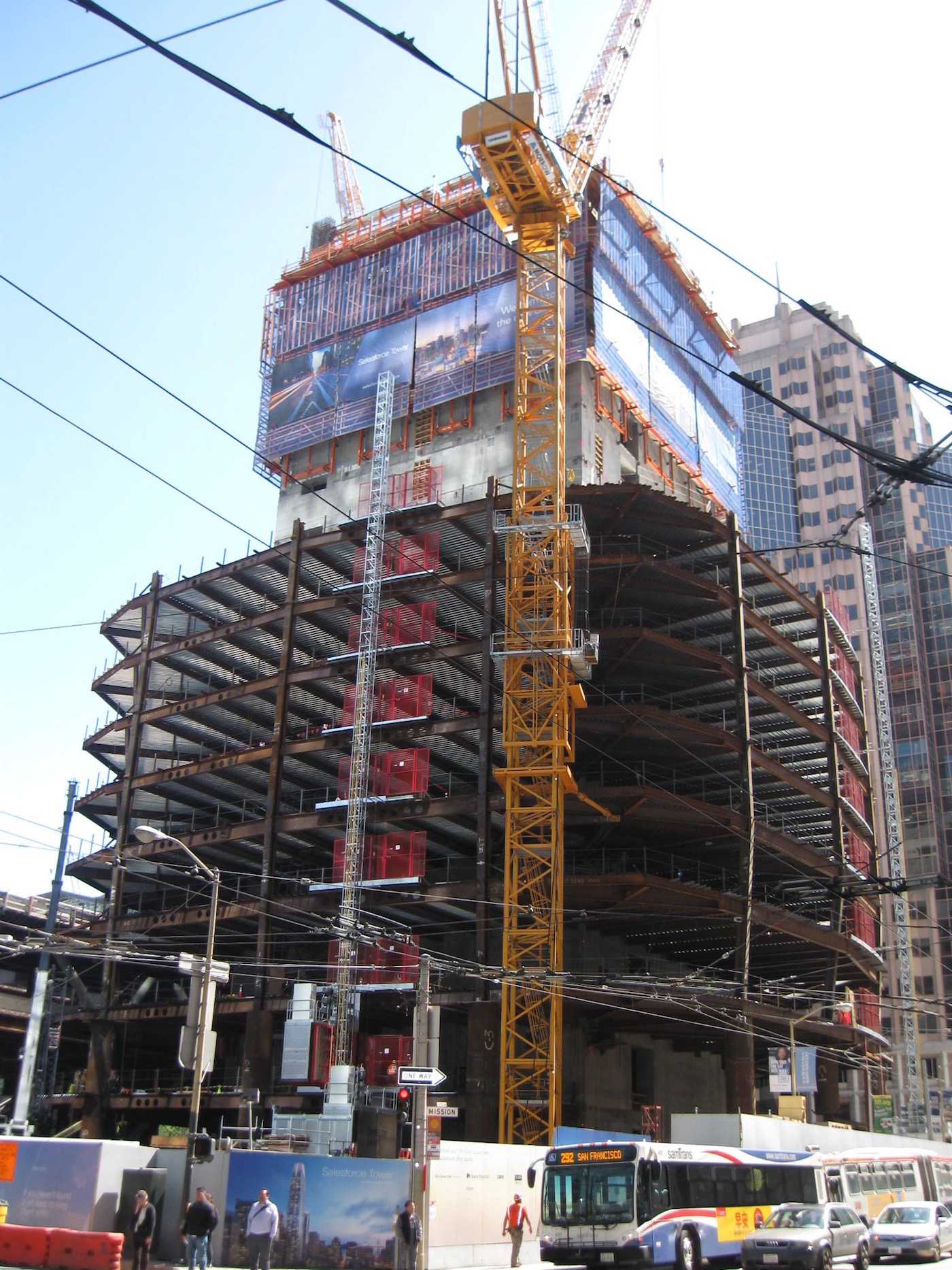 Salesforce Tower's Unique Shape Evident in New Photos | SkyriseCities