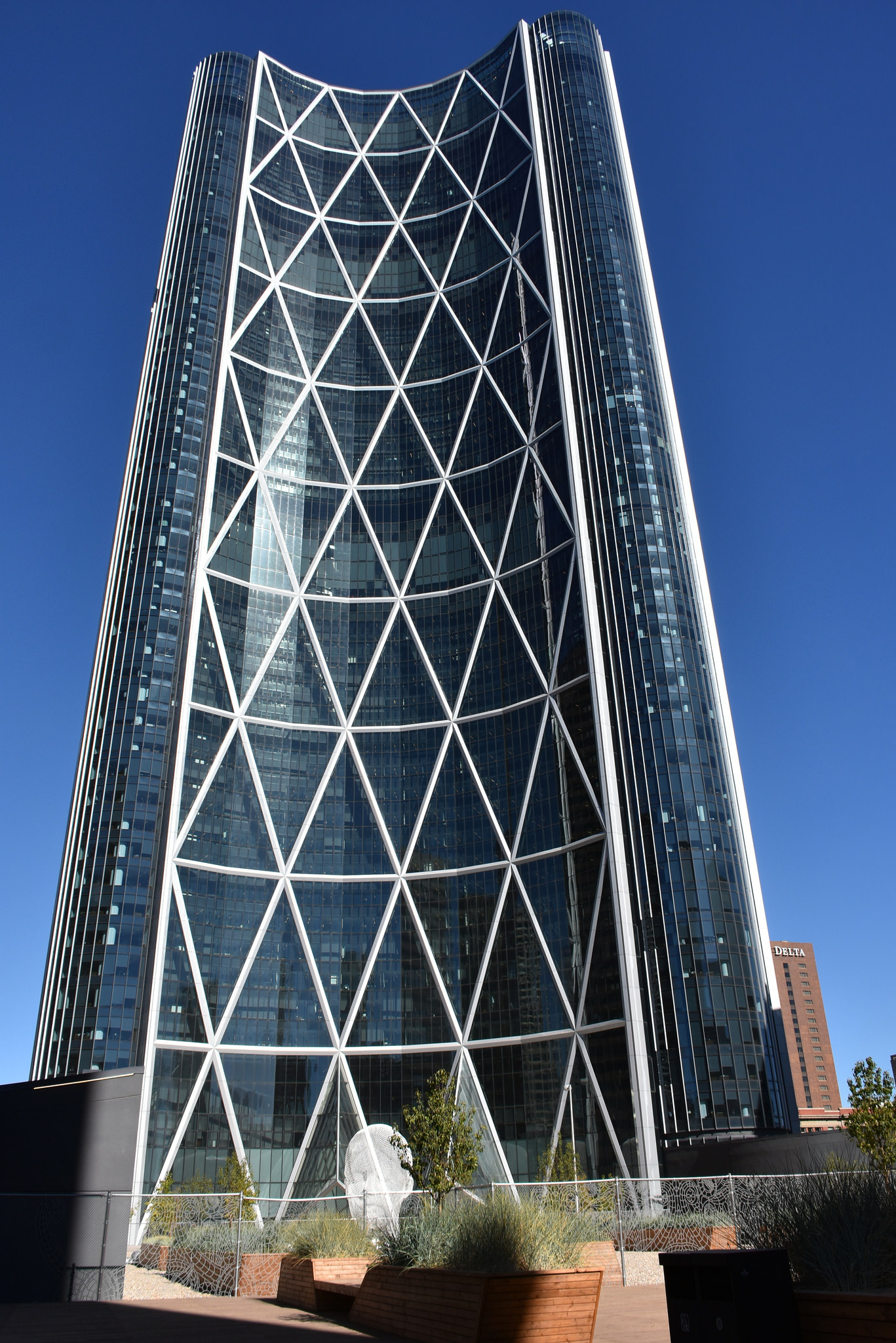 Why Some Buildings Use a Diagrid Structural Framework ...