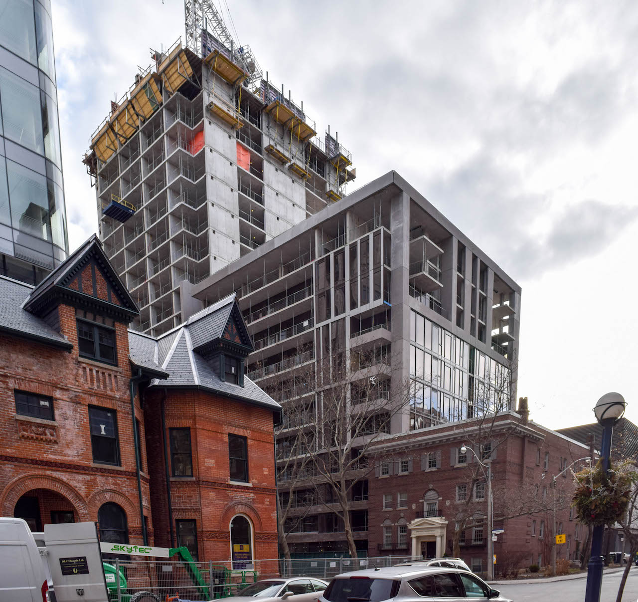 2 St. Thomas Luxury Rental Growing Tall in Yorkville UrbanToronto