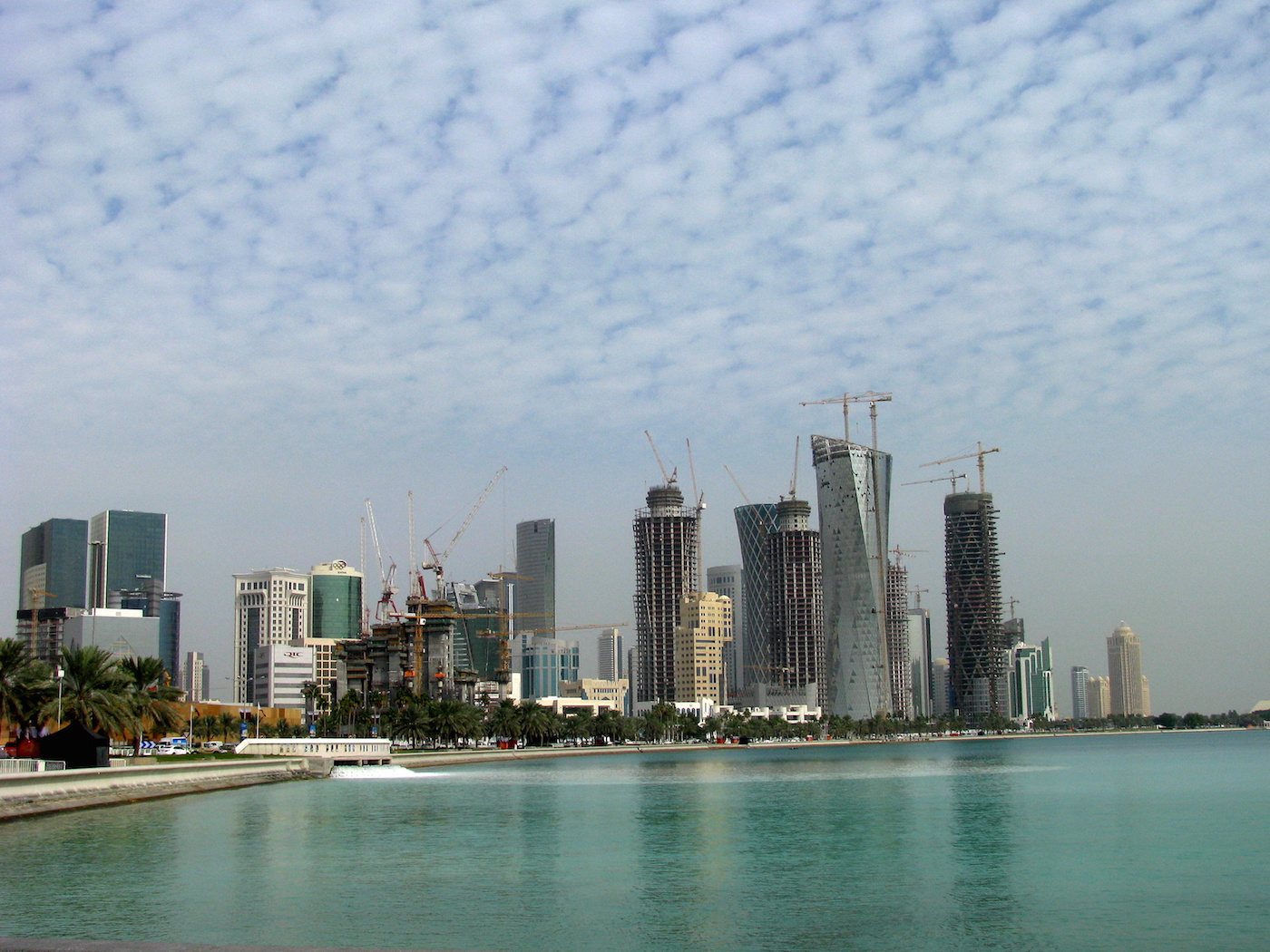 Доха достопримечательности памятники. Ночная доха. Сингапур доха. Qatar skyline. Ночной катар.