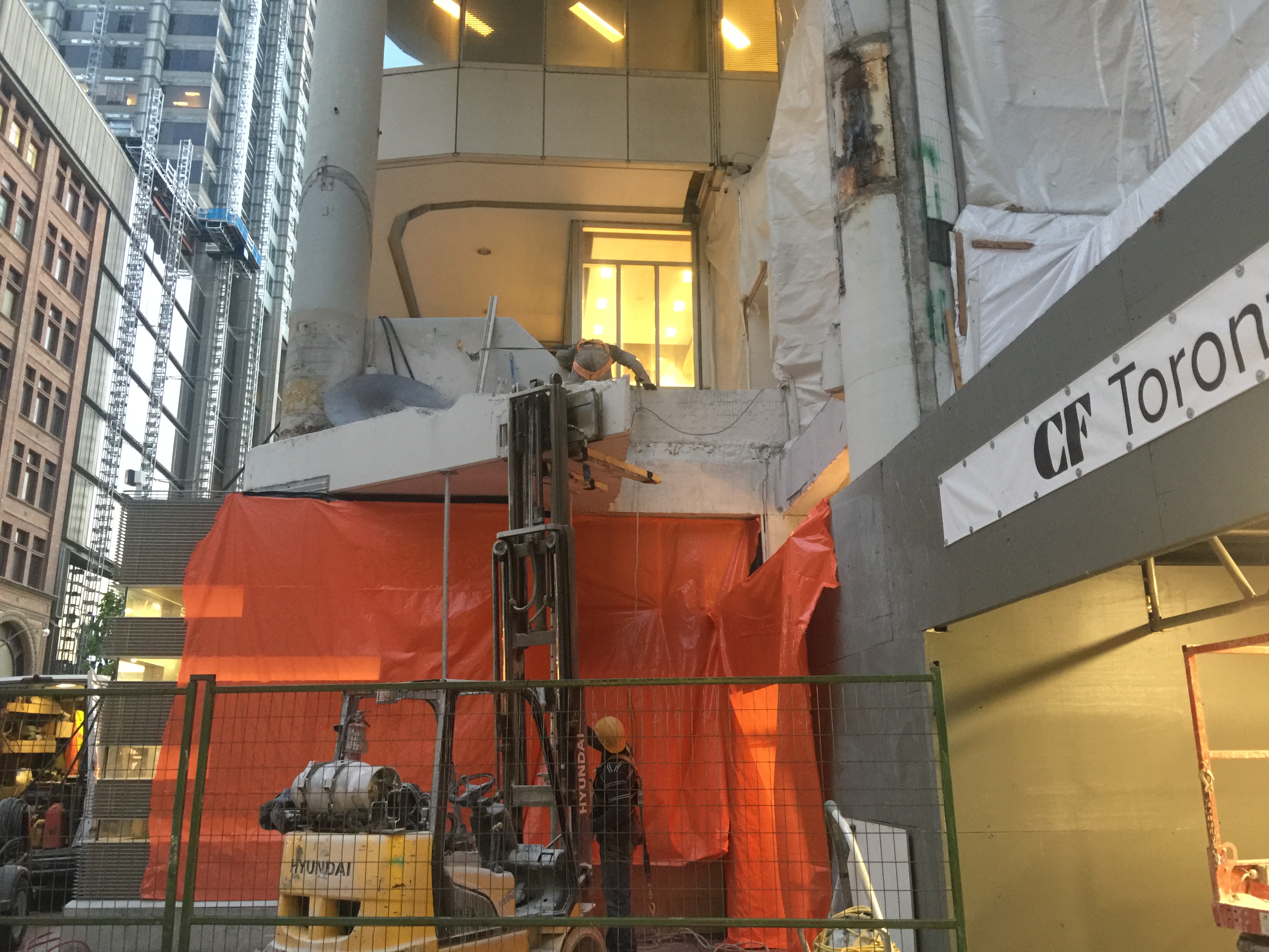 CF Toronto Eaton Centre Bridge Twists Across Busy Thoroughfare, 2019-11-04