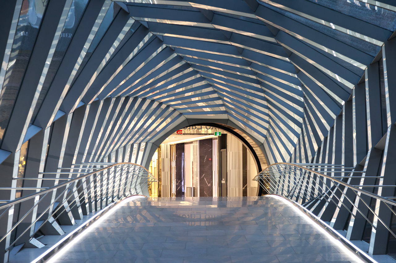 Toronto Eaton Centre Pedestrian Bridge - Walters Group Inc