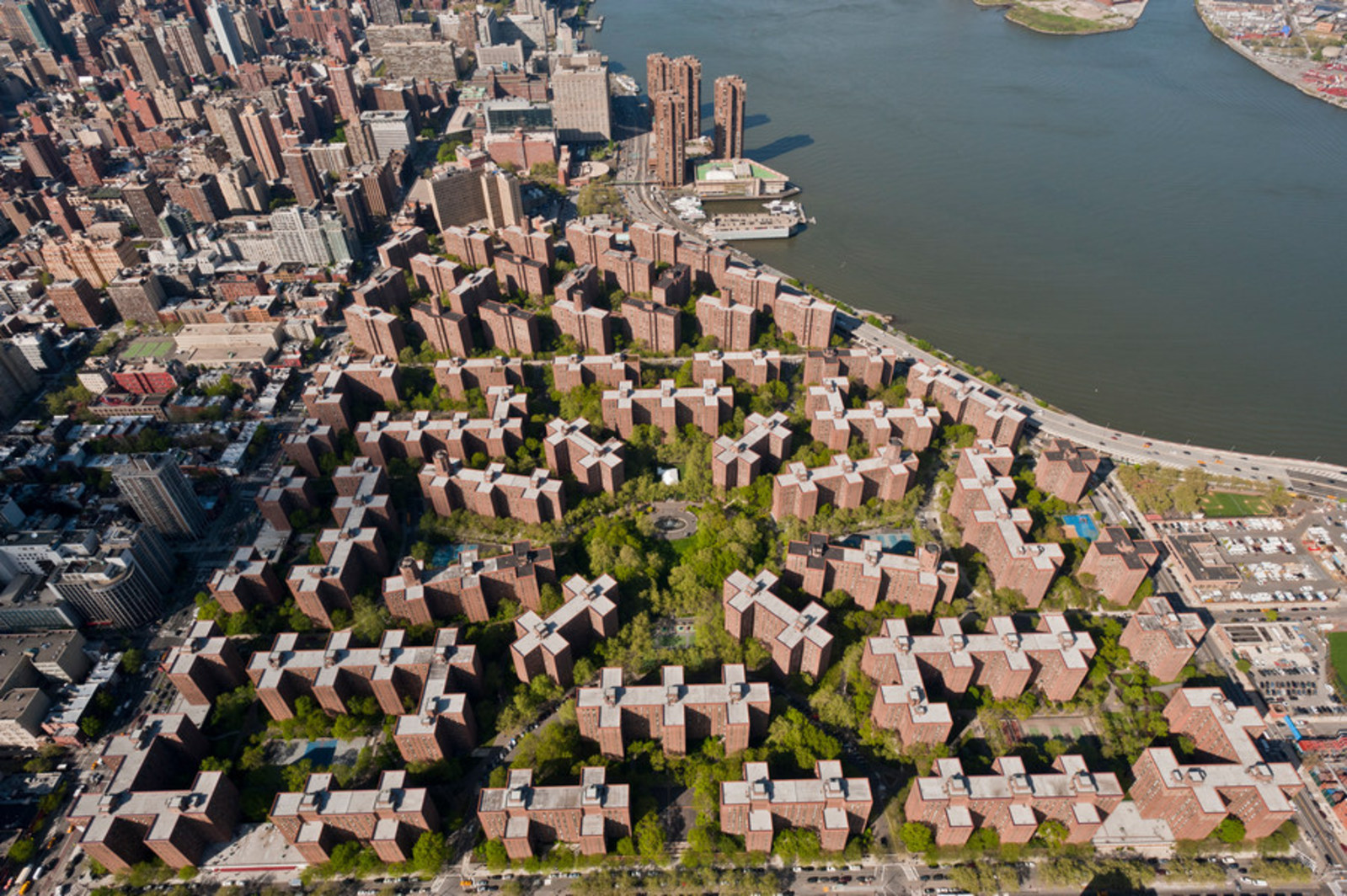 Solar Panels Coming to New York's Stuyvesant Town-Peter Cooper Village