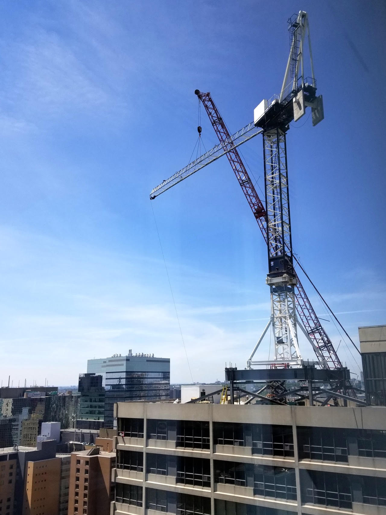 Unique Toronto Project Crane Raised to the Roof at 700 Bay UrbanToronto
