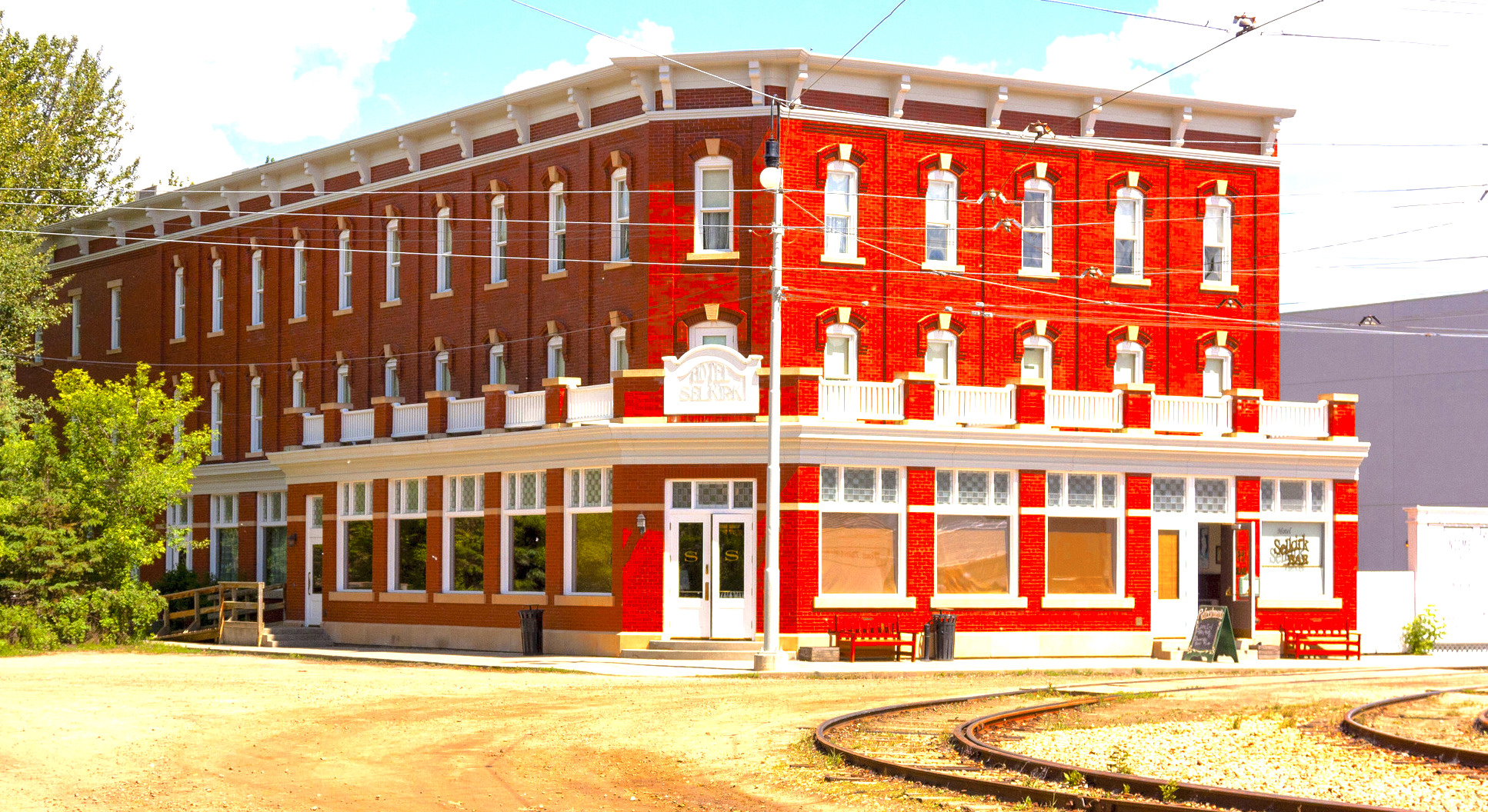 Hotel Selkirk SkyriseEdmonton