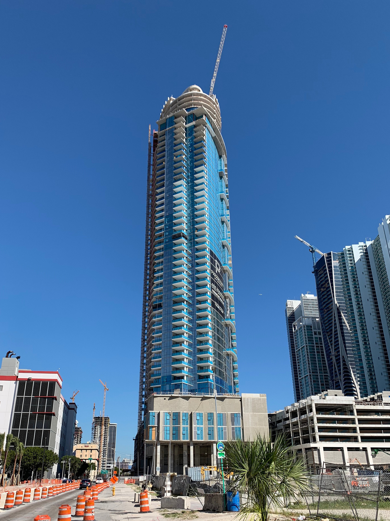 Photos Show Topped Off 40-Story Caoba Miami Worldcenter 2 – The Next Miami