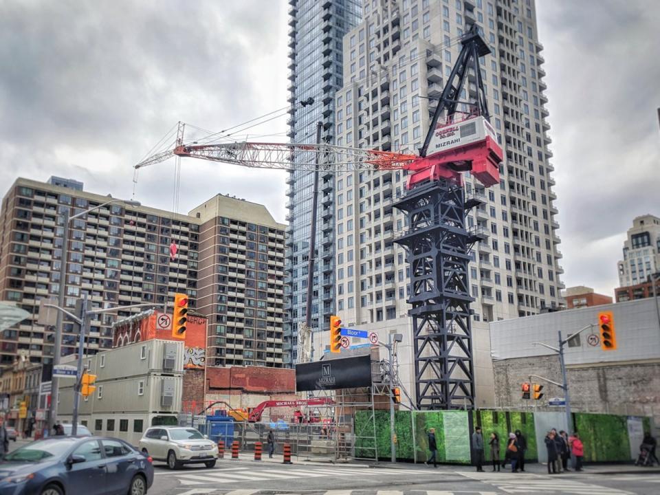 Specialized Crane Installed for Supertall 