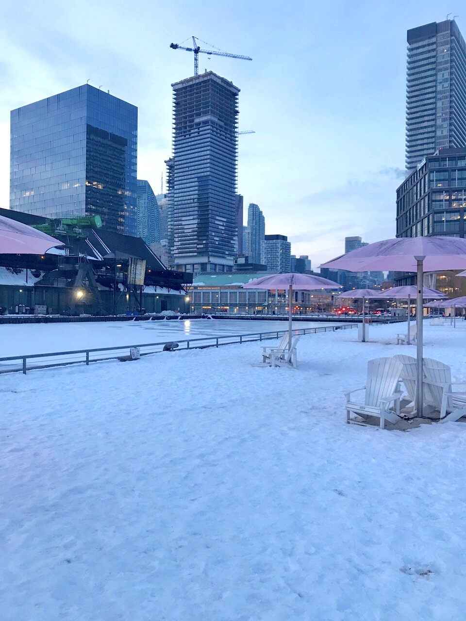 beach-blanketed-by-blizzard-urbantoronto