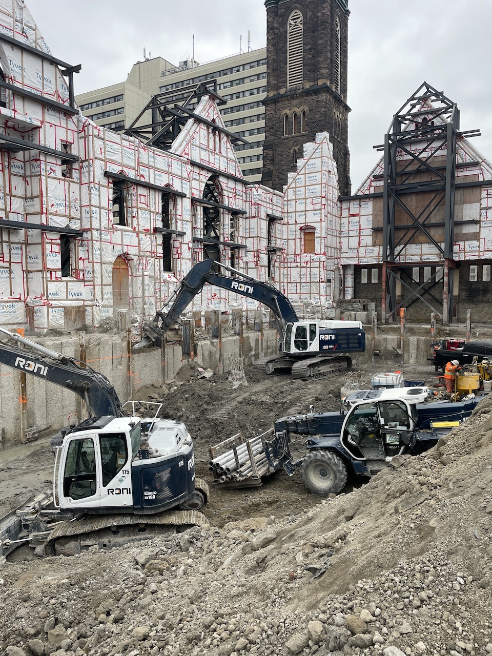 天空公寓的大规模挖掘工程正在取得进展 | UrbanToronto